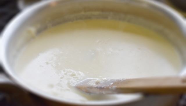 ホワイトソースの作り方 牛乳とバターを使って簡単にスピーディーに たこ焼きhomage